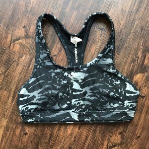 Under Armour sports bra - black & gray tiger print